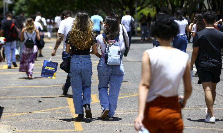 Estudantes