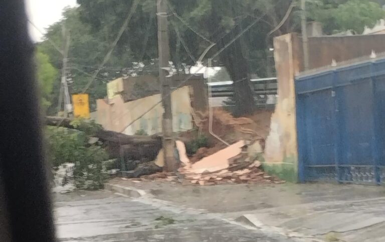 Muro de escola desaba no Vale do Amanhecer