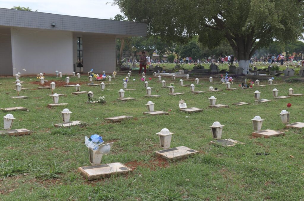 funerária, cemitério.