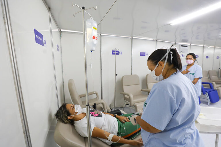 As tendas de acolhimento funcionam com estrutura semelhante à dos hospitais de campanha e estão estrategicamente posicionadas próximo a hospitais regulares, UPAs e UBSs | Foto: Joel Rodrigues/ Agência Brasília