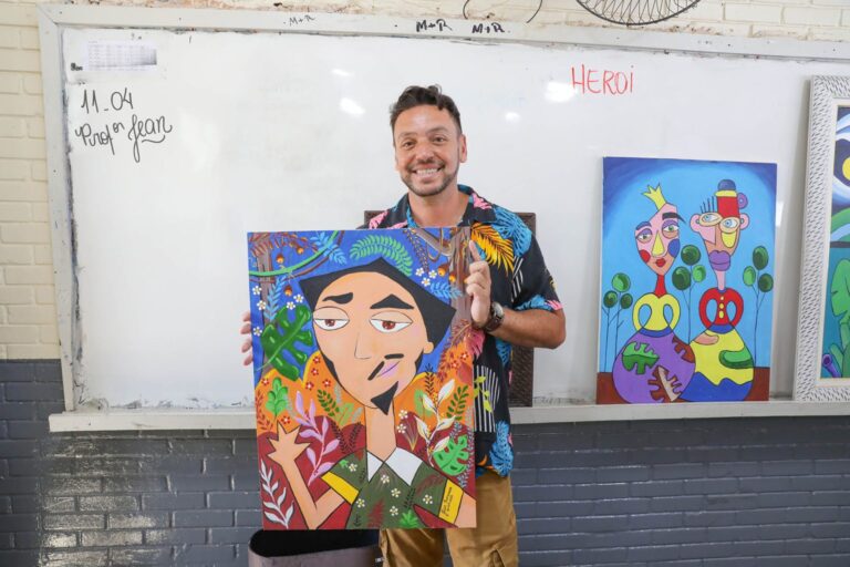 Professor de artes do CEF 01 de Planaltina, Jean Fernando foi selecionado para expor duas de suas obras no Salão Internacional de Arte Contemporânea do Carrossel do Louvre, em Paris | Fotos: Matheus H. Souza/Agência Brasília