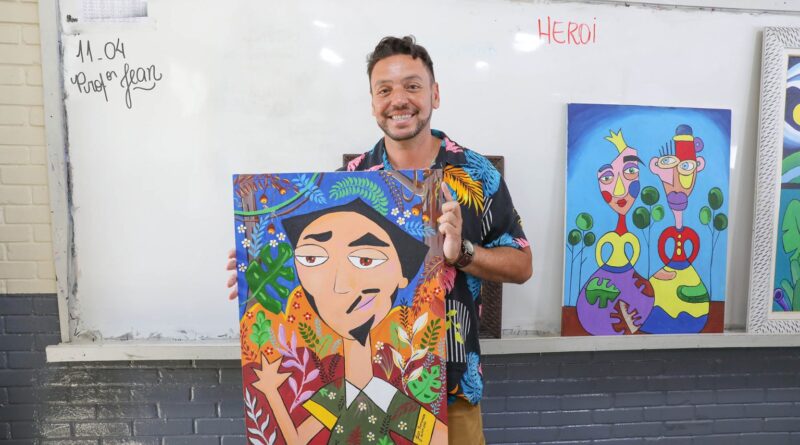 Professor de artes do CEF 01 de Planaltina, Jean Fernando foi selecionado para expor duas de suas obras no Salão Internacional de Arte Contemporânea do Carrossel do Louvre, em Paris | Fotos: Matheus H. Souza/Agência Brasília