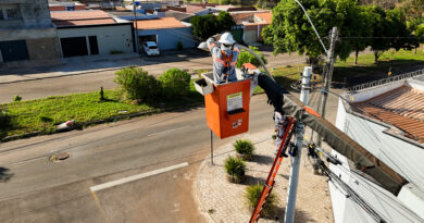 Serão quase 1,5 mil novas luminárias instaladas na região pelas equipes da companhia | Foto: Gilberto Alves/CEB IPes
