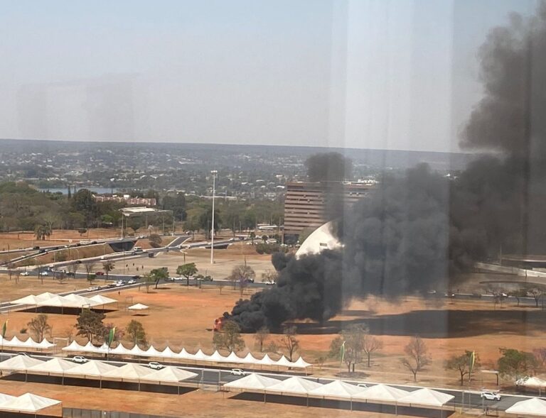 Incêndio na Esplanada