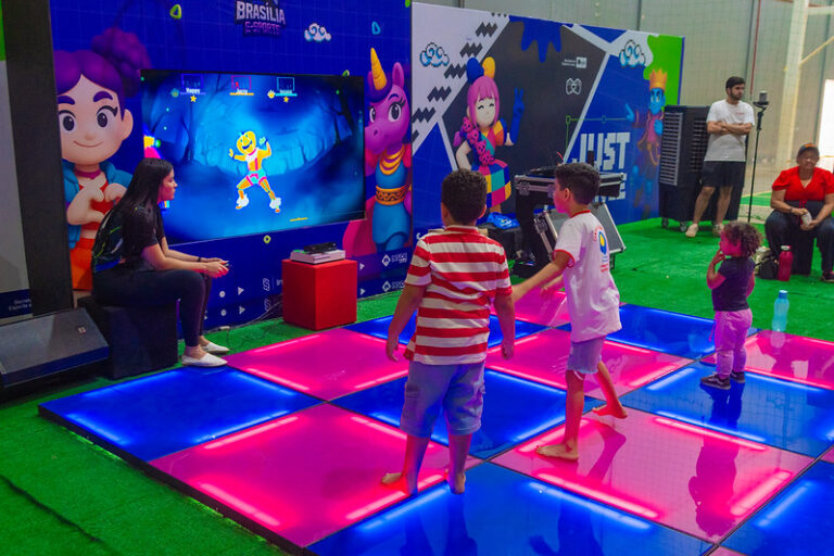 crianças brincando